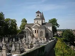 Église Saint-Vorles et cimetière vus de la tour de Gissey.