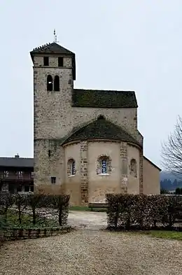 Clocher et abside de l'église.