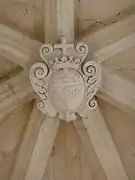 Clé de voûte de l'abside aux armes de Mgr du Laurens.