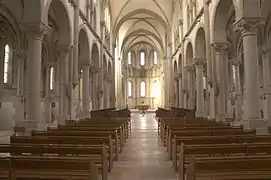 Nef de l'église abbatiale