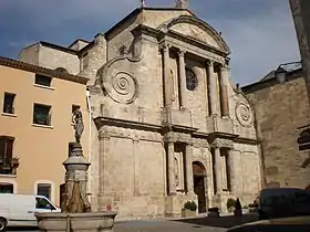 L'église-abbatiale Saint-Sauveur (XVIIe siècle).