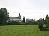 Église Saint-Pierre d’Izel, mur du cimetière et environs immédiats