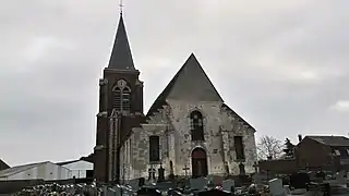 L'église Saint-Étienne et le cimetière.