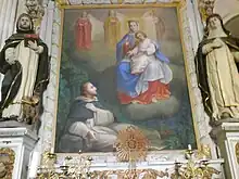 Vierge à l'enfant au-dessus d'un autel