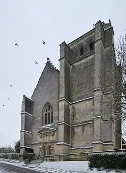 Le portail et le clocher de l'église Saint-Germain de Loisé.
