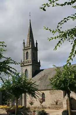 Église Saint-Thuriau : le clocher.