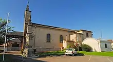 Église Saint-Martin de Condat avec, sur le côté à droite, la chapelle funéraire de Paulin Talabot.