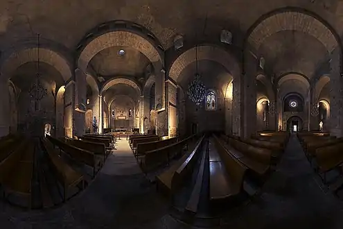 Vue à 360° de l’intérieur de l'église.