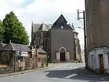 Photographie de la façade de l'église du Pin.