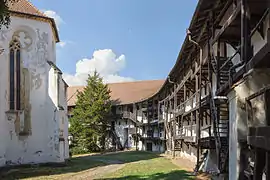 Dans l'enceinte de l'église fortifiée de Prejmer.