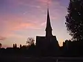 L'église au lever du soleil en automne.