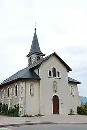 Vue de l'église de Mouxy.