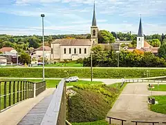 Église saint Michel et temple.