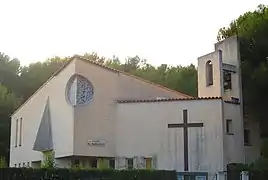 Église moderne Sainte-Marguerite aux Semboules.