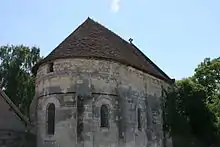 Chevet de l'ancienne église Saint-Michel de Villeloin (XIIe siècle).