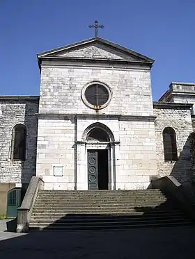 L'église Saint-Irénée à Lyon, objet d'une importante donation du comte Artaud en 993. Sépulture familiale des comtes de Forez.
