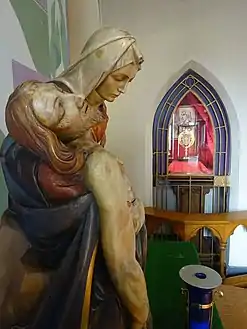 Notre-Dame des Douleurs et reliquaire de saint Richard Gwyn.