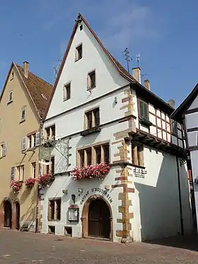 Maison de vigneron (XVIIe siècle), 3 place du Château Saint-Léon.