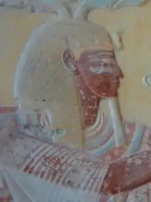 Némès vu de profil (pharaon portant la barbe postiche)