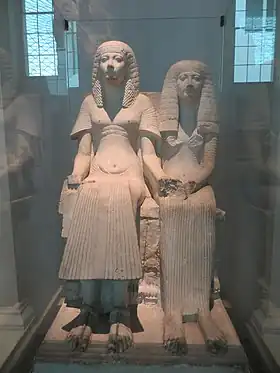 Statue en calcaire des époux Horemheb et Amenia, vers -1300/-1250.