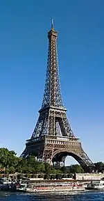 Tour Eiffel, première structure à dépasser les 300 mètres de hauteur.