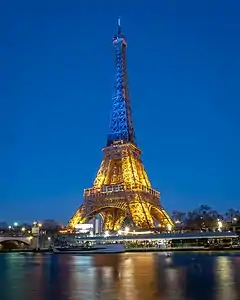 Tour Eiffel aux couleurs du drapeau ukrainien, 26 février 2022.