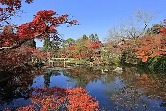 Temple Eikan-dō Zenrin-ji. Vue sur le parc en automne.