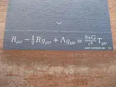 Équation d'Einstein sur le mur du musée Boerhaave