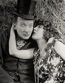 Avec El Brendel, dans Hot for Paris (1929, photo promotionnelle)
