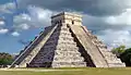 Pyramide à degrés mésoaméricaine (Castillo de Chichén Itzá).
