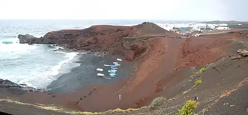 Playa del Golfo, avec les bateaux de pêcheurs.