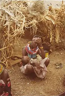 Femme Turkana et son bébé