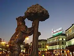 Puerta del Sol, Madrid. Statue de l'ours et l'arbousier par le sculpteur Antonio Navarro Santafe.