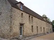 Le bâtiment côté nord de la cour.