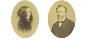 deux portraits en médaillon : Elizabeth Barrett et Robert Browning.
