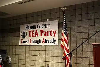 2010 : Banderole du Tea Party du comté de Hardin lors d'une Tea Party à Elizabethtown, Kentucky.