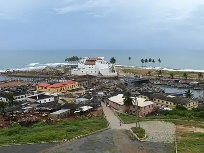 Elmina et le Fort Saint-Georges, vu depuis le Fort Saint Jago.