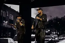 Elov & Benny performant Raggen Går.