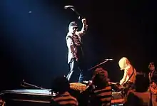 Elton John sur scène en 1975