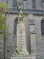 Le Poilu victorieux et Poilu mourantPoilu mourant (monument aux morts)« Monument aux morts de 1914-1918 à Elven », sur À nos grands hommes