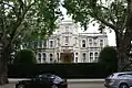 La résidence de l'ambassadeur, 13 Kensington Gardens.