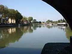 Le port de l'embouchure vu depuis le canal du Midi