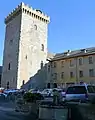 Tour brune d'Embrun et palais archiépiscopal