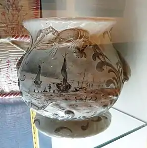 Vase au décor marin, Remiremont, musée Charles-de-Bruyères.