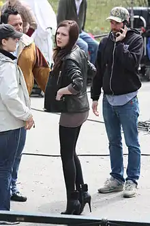 Description de l'image Emily Meade filming Twelve in Central Park, 21-04-09.jpg.