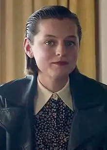 Emma Corrin interprète de Diana Spencer.