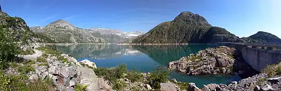 Une autre vue du barrage d'Émosson, depuis la rive droite.