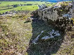 Emplacement de la tour est du chatel devant.