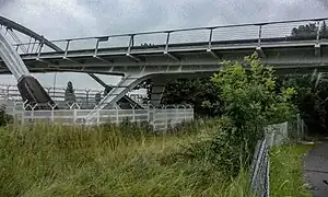 L'emprise réservée pour le projet de contournement ferroviaire de Toulouse, sous le viaduc.