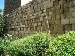 Vue du mur restauré en 2010.